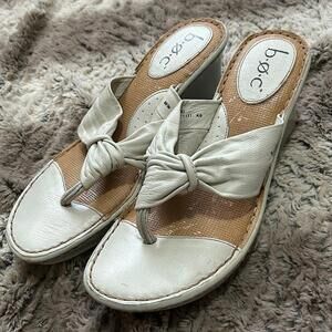 B.O.C. 2000s Y2K Beachy White Wedge Heel Leather Strap Flip Flop Sandals Sz 10